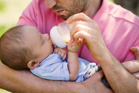 La guía eficaz para padres sobre alimentación con biberón