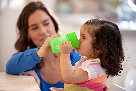 Combinación perfecta: encuentre el vaso con boquilla perfecto para apoyar la etapa de desarrollo de su bebé