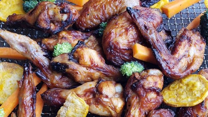 Alitas de Pollo con Salsa de Pimentón